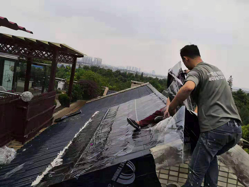 上海屋頂窗戶漏水維修_上海窗頂滲水修理_上海天窗四周漏雨處理